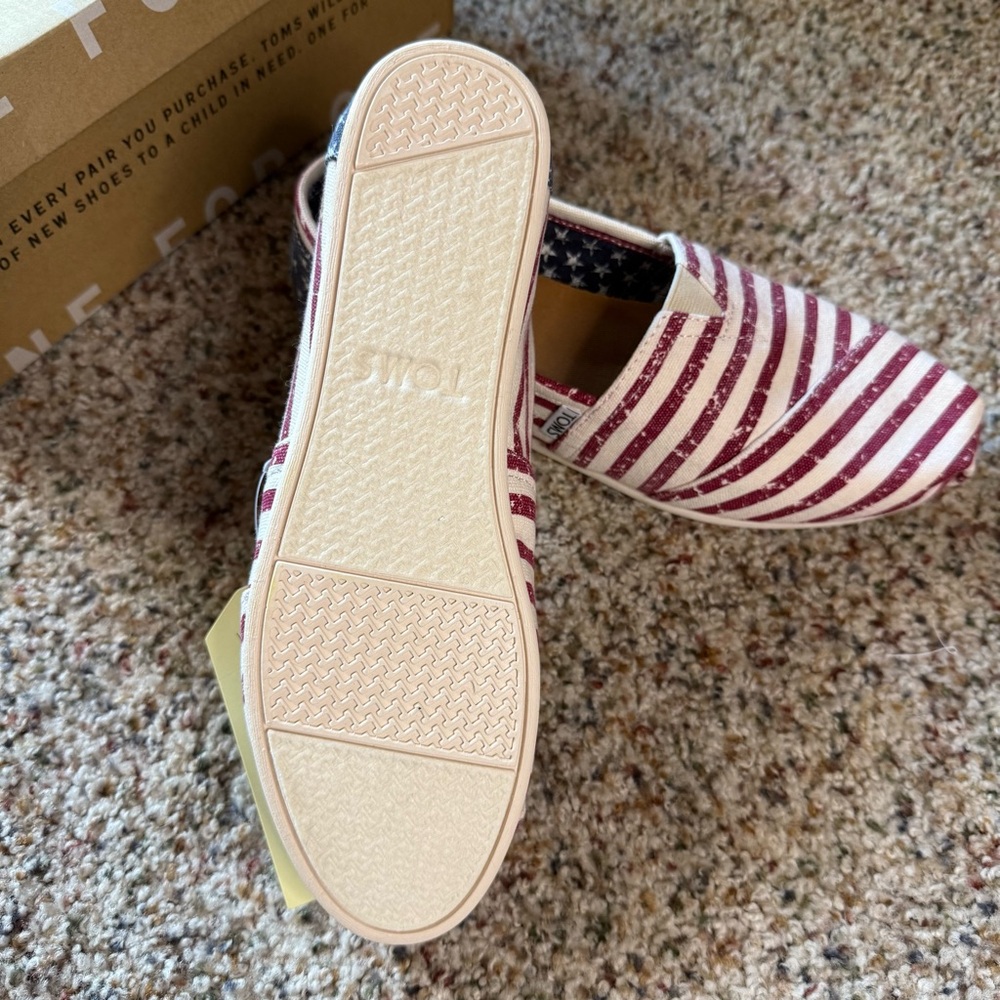 TOMS Women’s Classic Americana Canvas Flag Slip-Ons – Size 8.5 – NWT - Picture 4 of 8